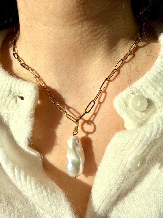 Luna Baroque – Gliederkette mit großer Barockperle – handgefertigt