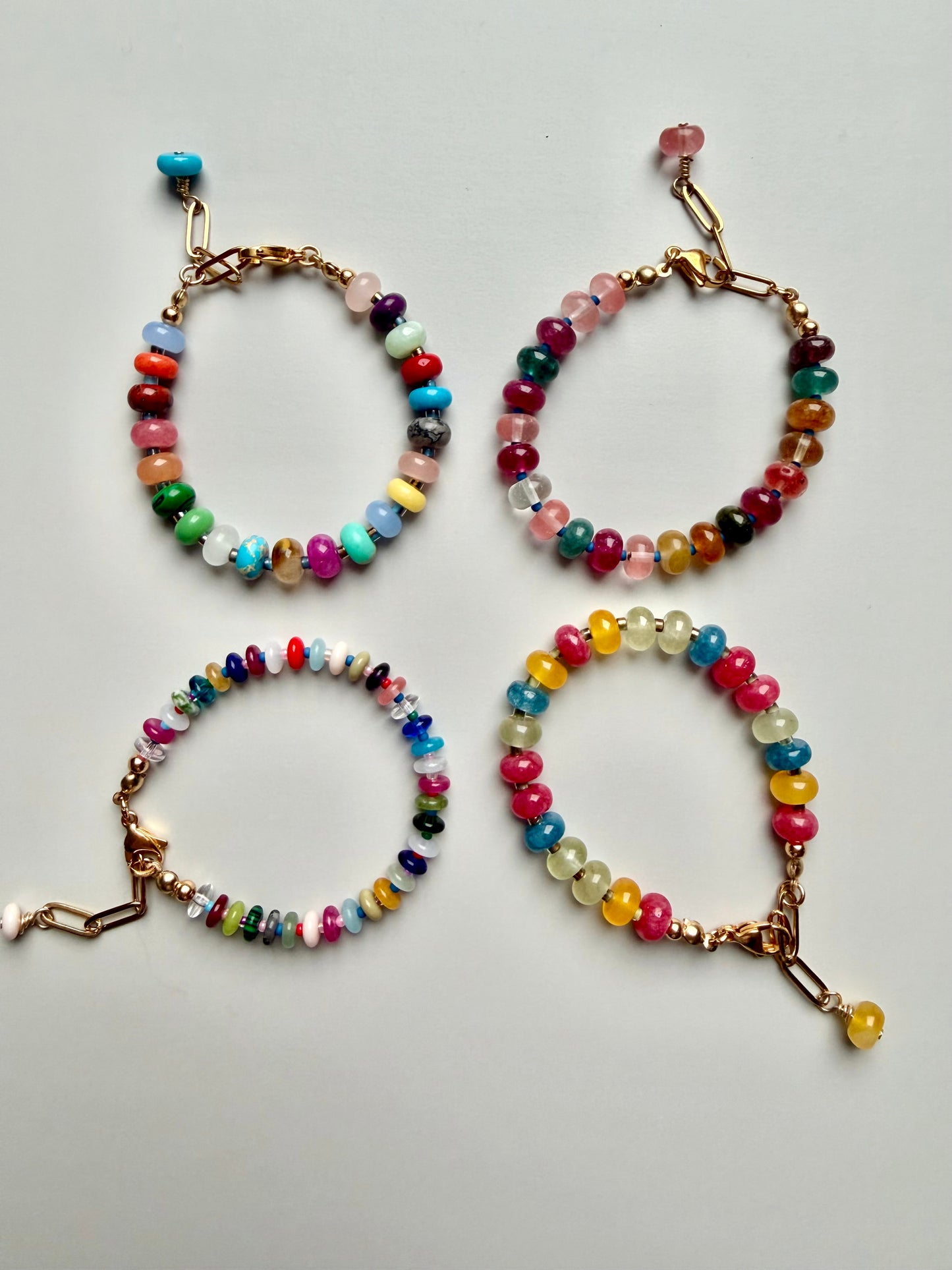 Colora Loop – 18k gold-plated gemstone bracelet with a colorful mix of stones – handmade