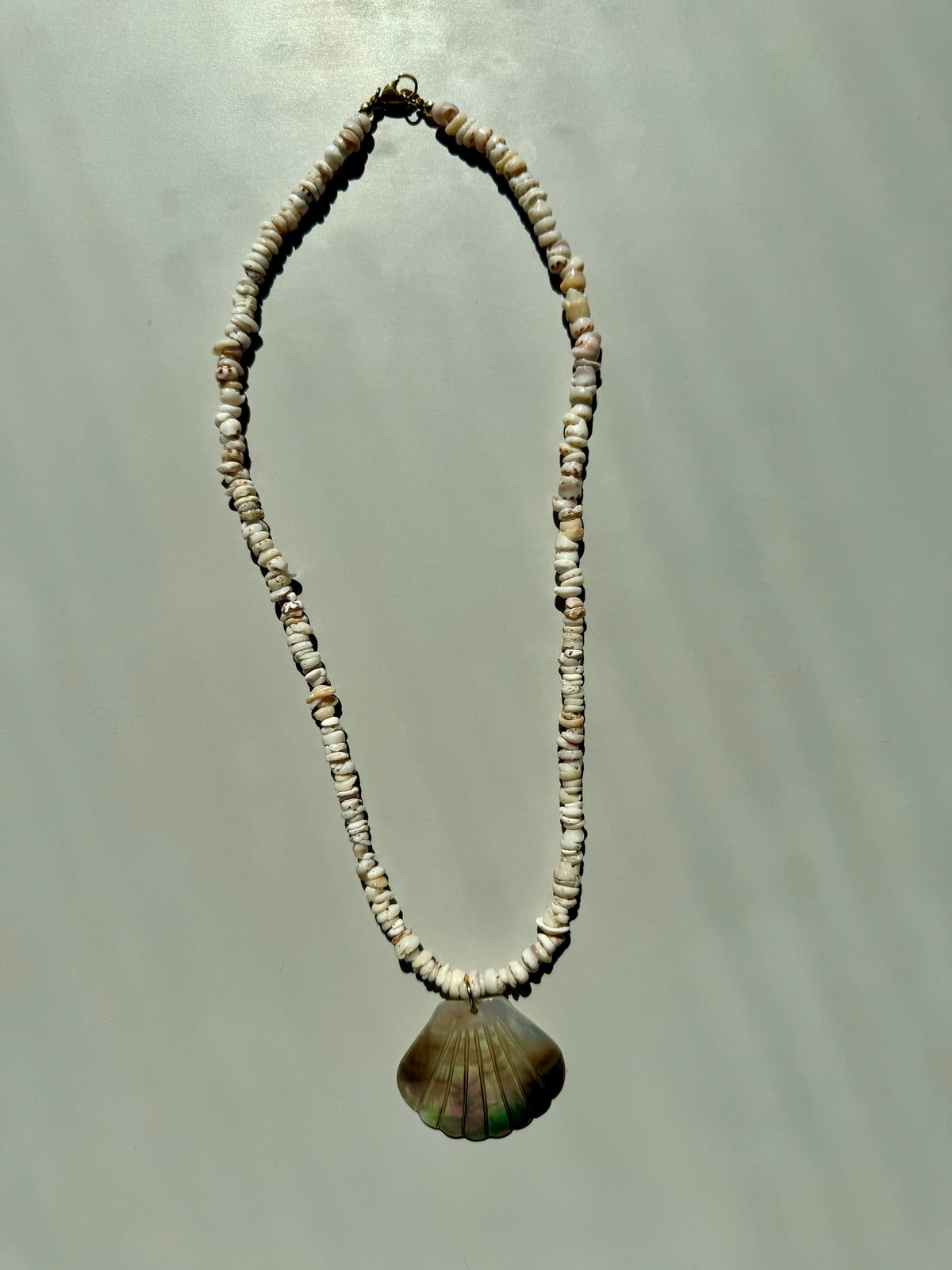 Ocean Shell – Halskette mit Muschelperlen und Jakobsmuschel-Anhänger – Ansicht 4