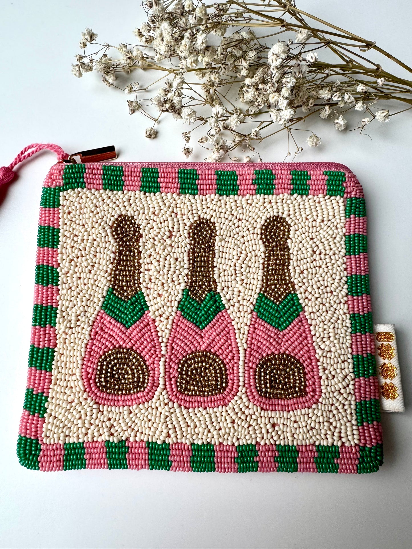 Handgefertigte Perlen-Täschchen mit Liebe zum Detail – stilvolle Auswahl