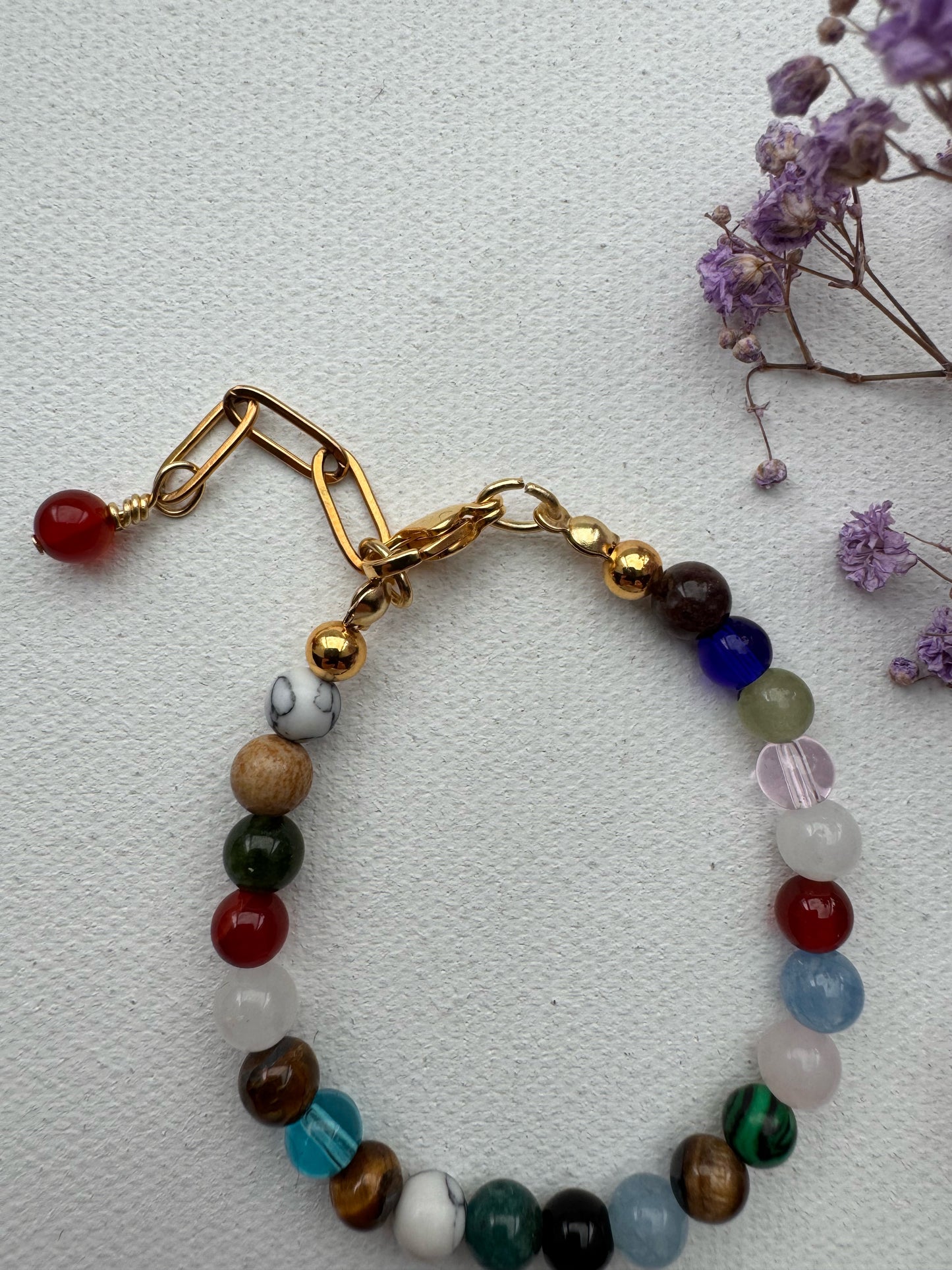Buntes Edelstein-Armband • 6 mm Perlen • 18k vergoldet