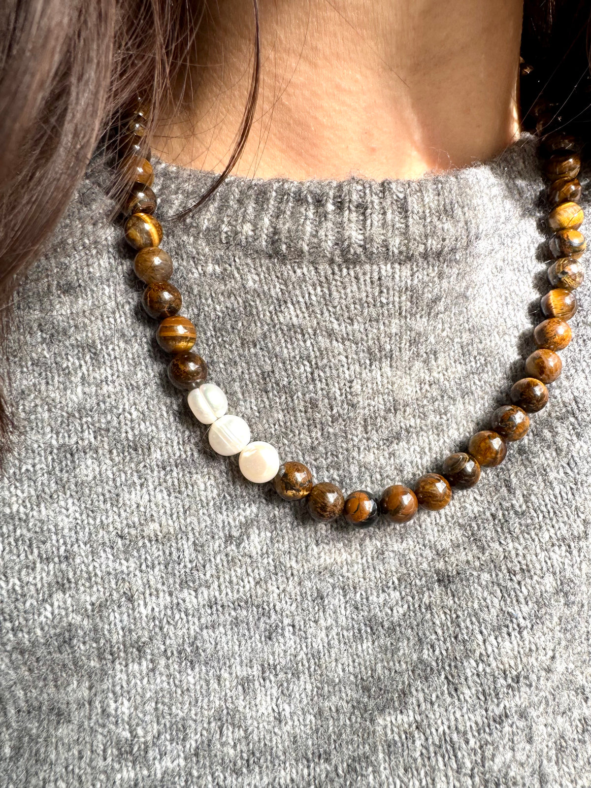 Tiger Eye – Edelstein Halskette mit Tigerauge und Süßwasserperlen – Ansicht 3