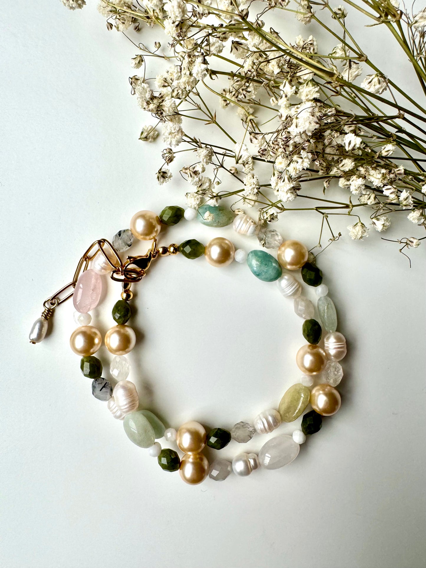 Gem & Pearl Harmony Necklace – Halskette mit Süßwasserperlen und Edelsteinen