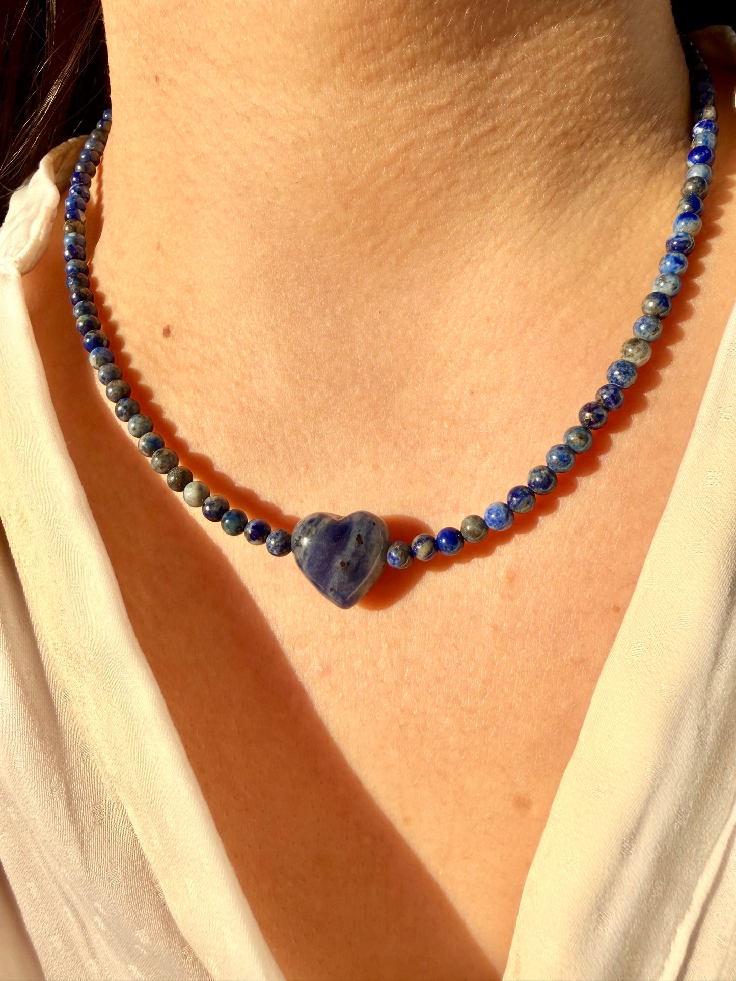 Ocean Heart – 18k gold-plated gemstone necklace with lapis lazuli heart – handmade
