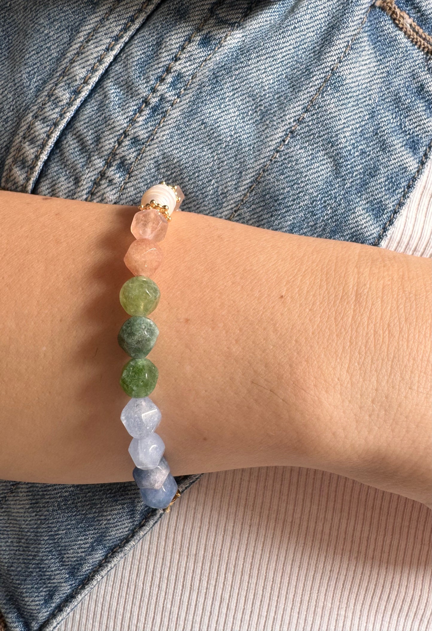 Facettiertes Edelstein-Armband in Regenbogenfarben • Süßwasserperle