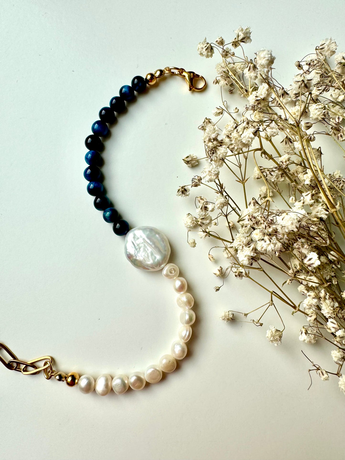Ocean Pearl – Bracelet with freshwater pearls & blue tiger's eye – handmade