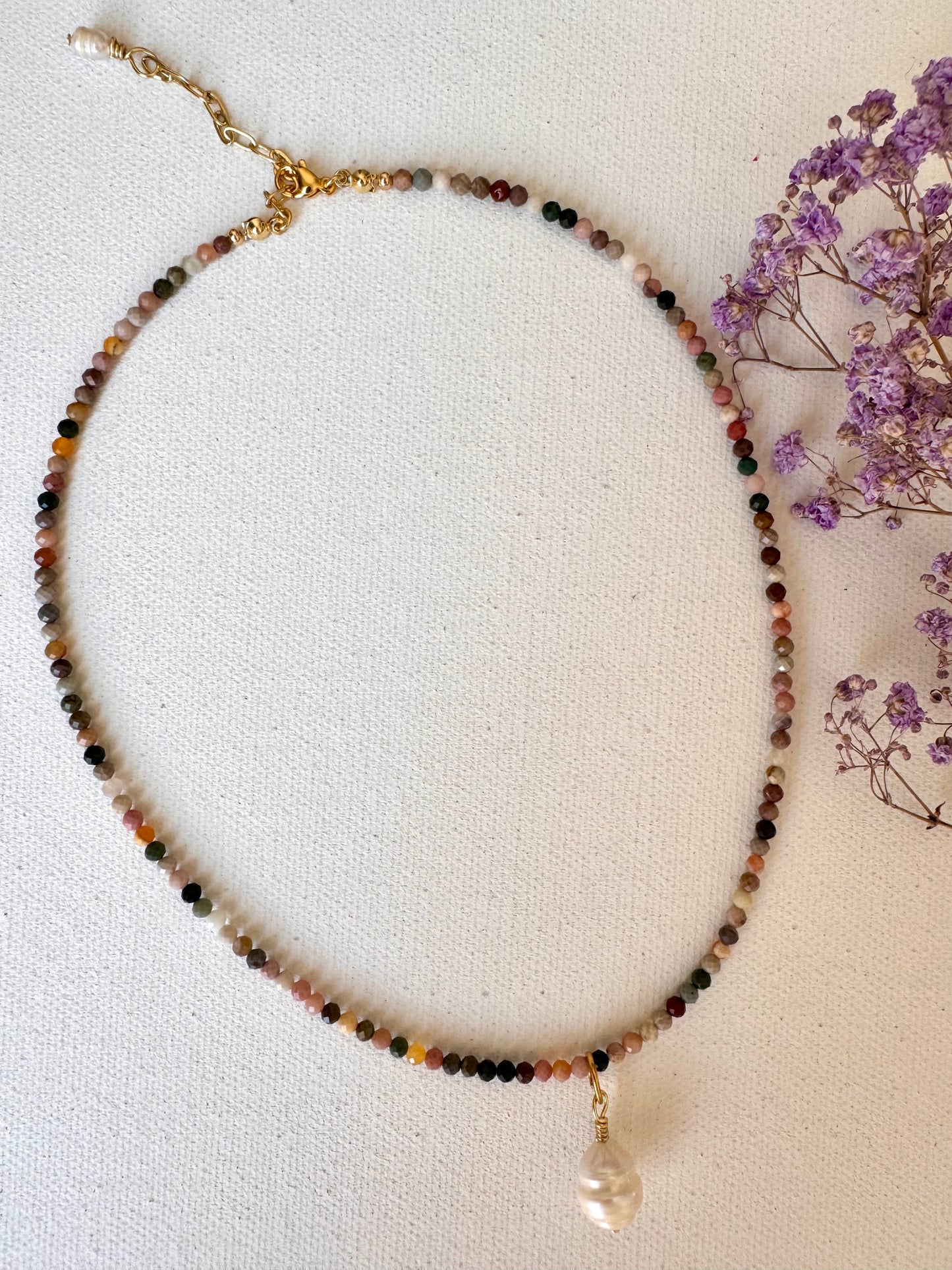 Halskette mit 3 mm Jaspis-Perlen & Barockperle