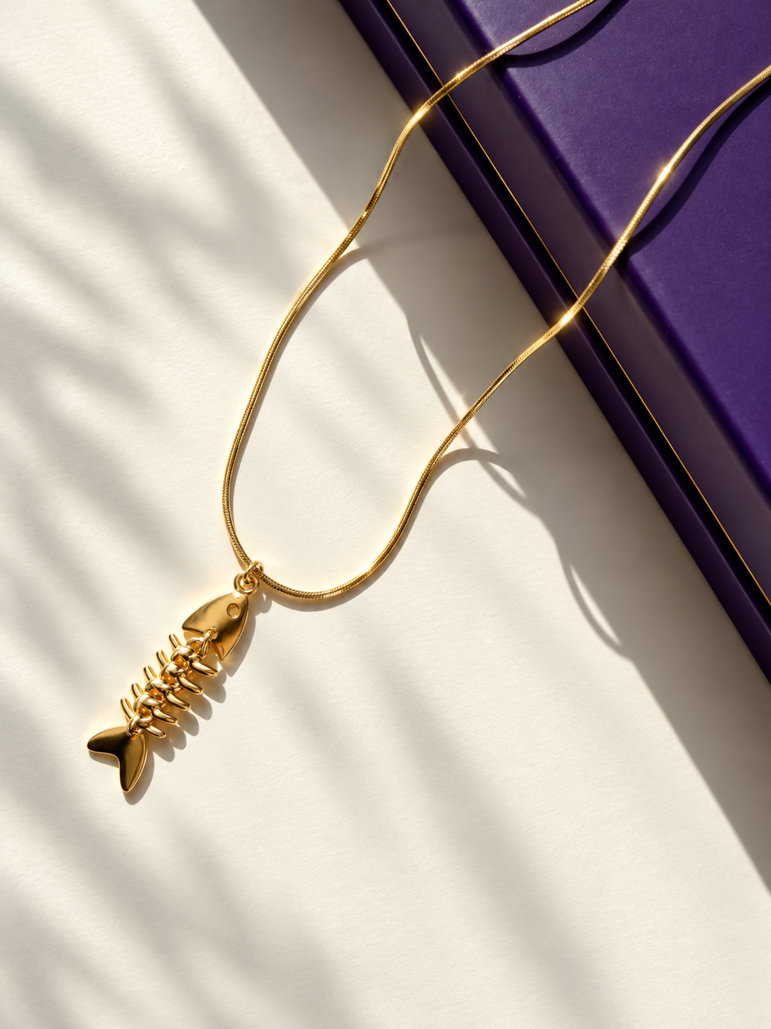 Charm Snake – vergoldete Schlangenkette mit Anhänger – Ansicht 2