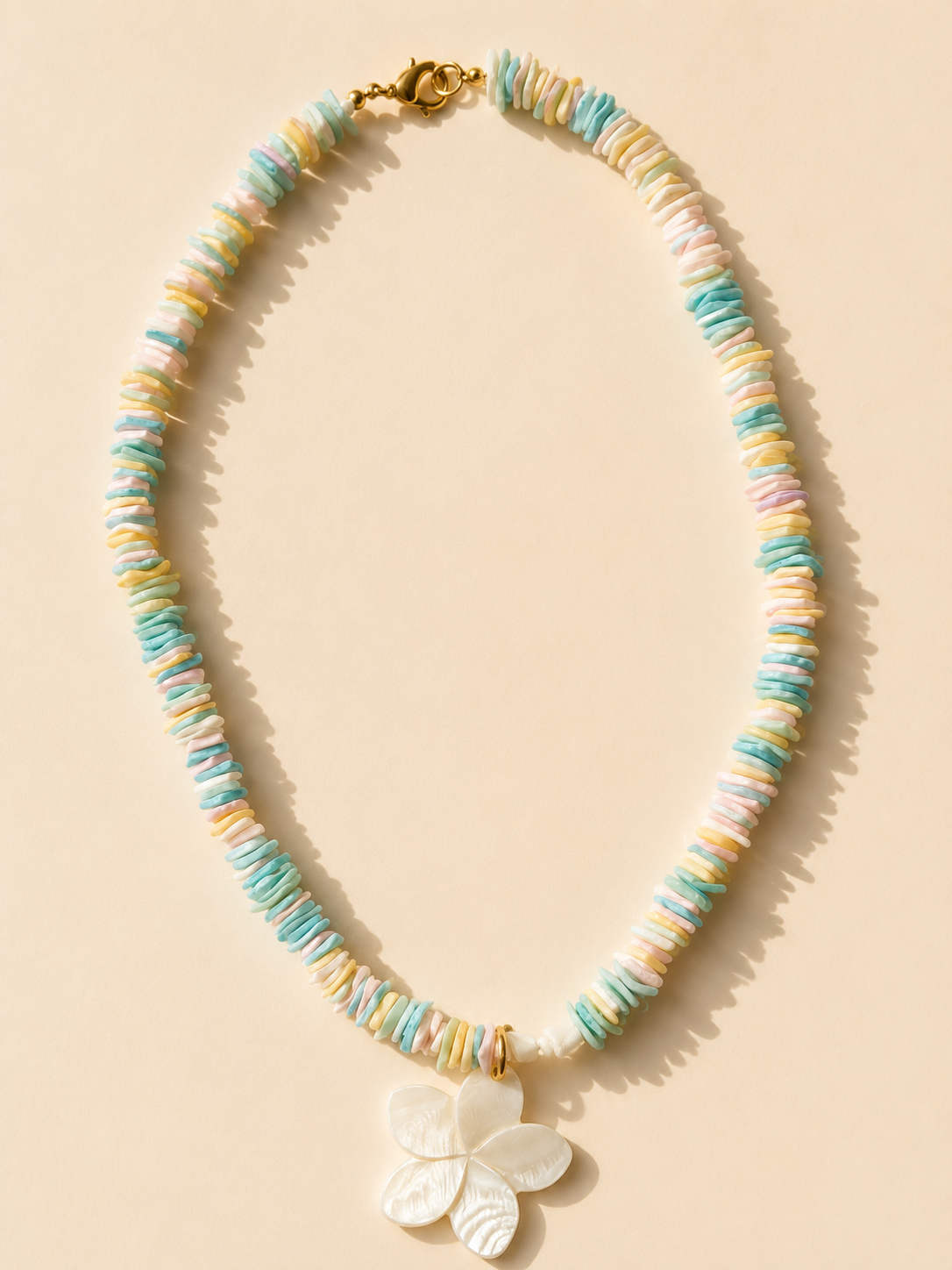 Blossom Shell – Pastell Halskette mit Muschelblüte – handgefertigt