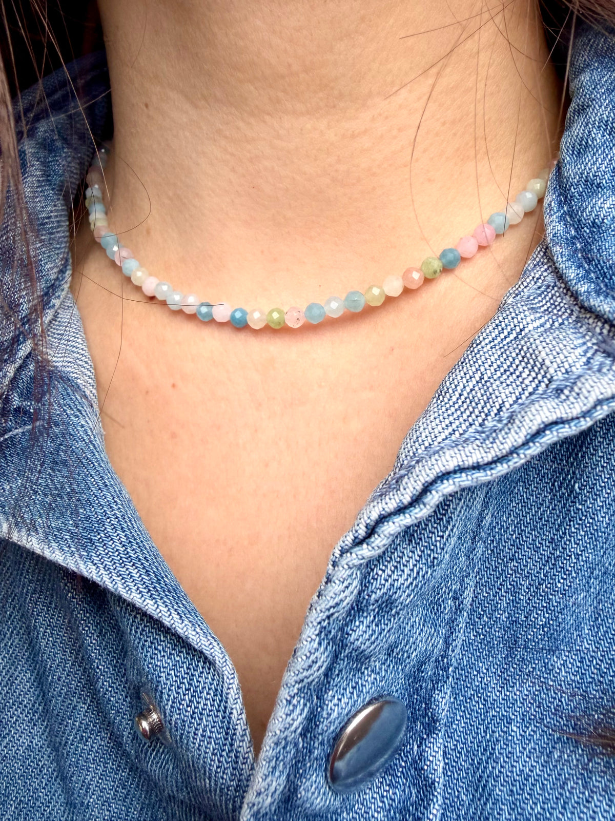 Soft Aura – Halskette aus facettierten Morganit-Steinen – Ansicht 2