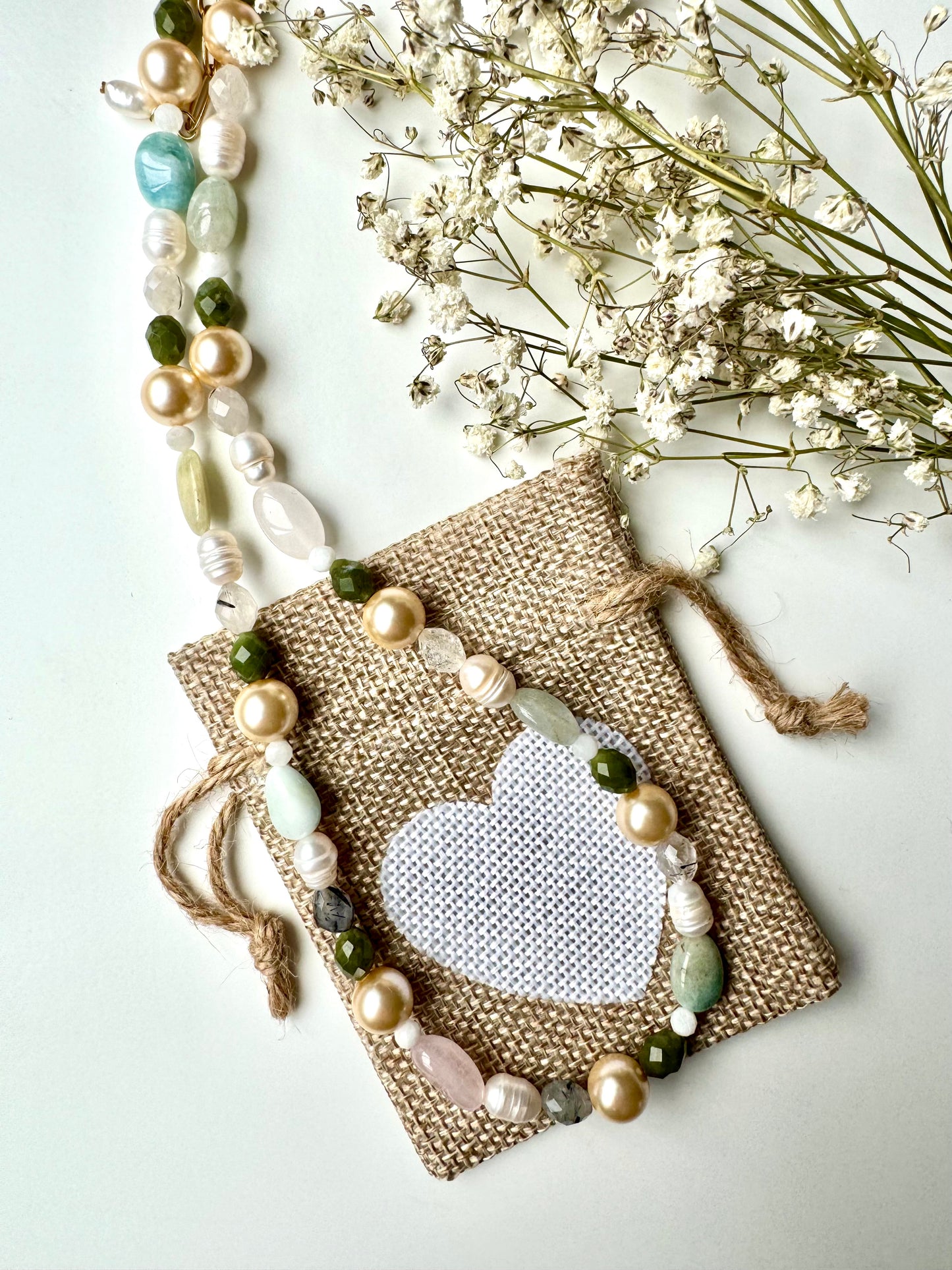 Gem & Pearl Harmony Necklace – Halskette mit Süßwasserperlen und Edelsteinen