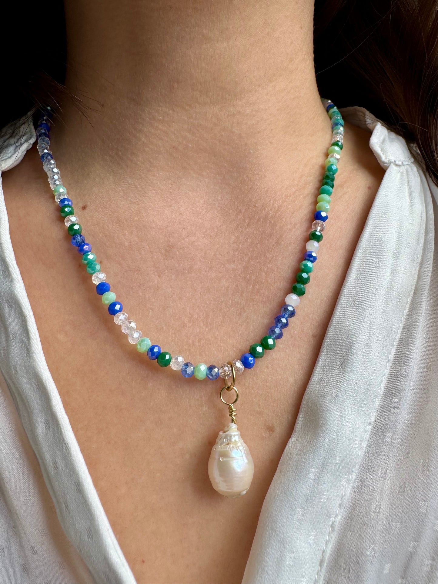 Bunte Edelstein-Halskette • Facettierte Perlen & Barockperle • 18k vergoldet