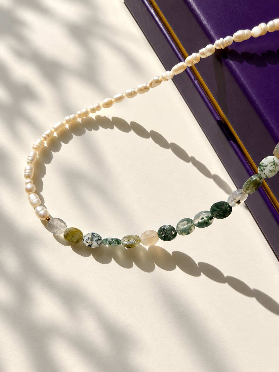 Moss Pearl – Moosachat Halskette mit Süßwasserperlen