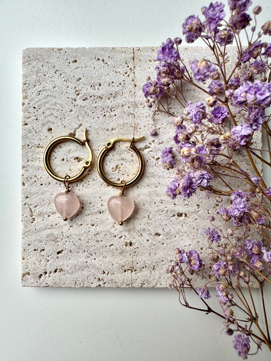 Rosenquarz Herz Ohrringe – Heart of Rose | 18k vergoldet