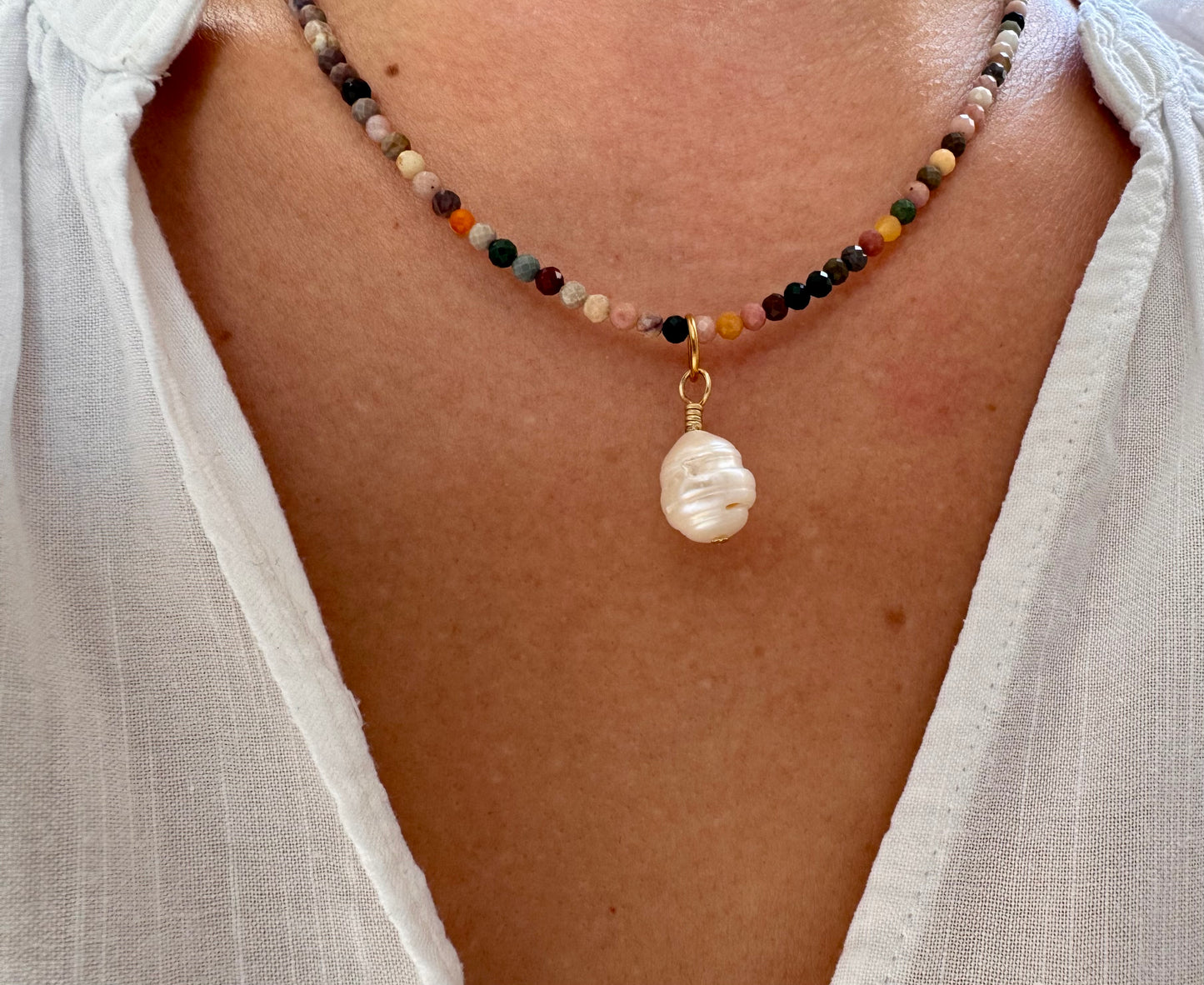Halskette mit 3 mm Jaspis-Perlen & Barockperle