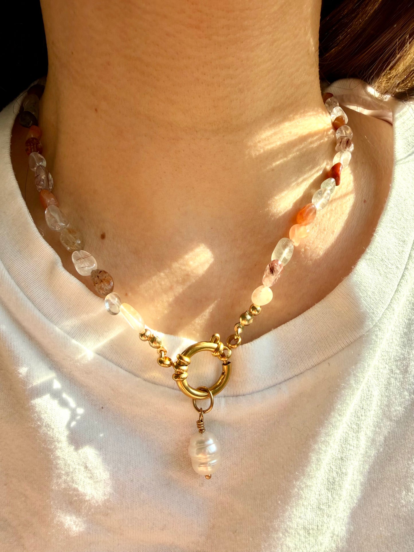 Quartz stone necklace with baroque pearl & golden details – handmade