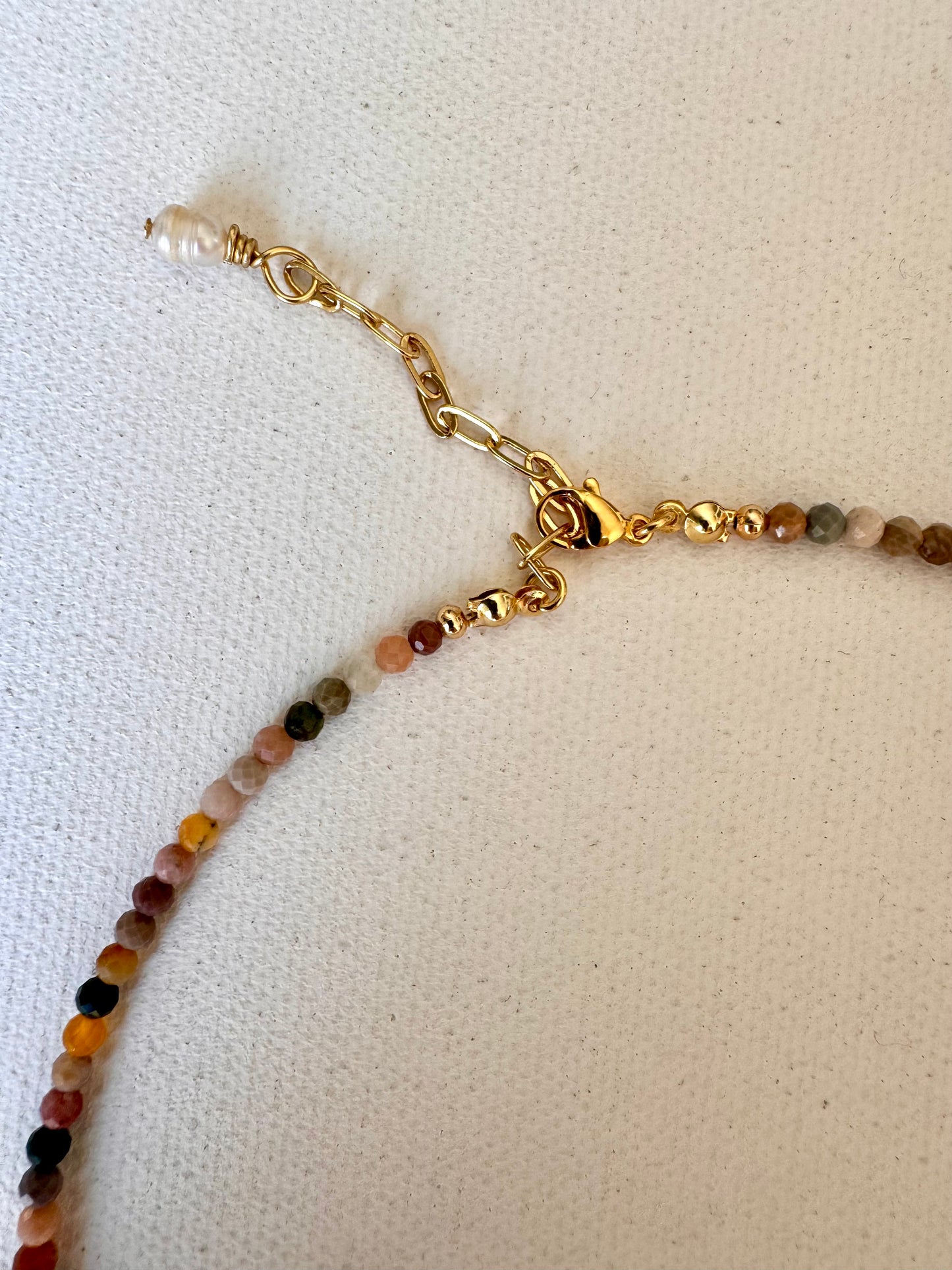 Halskette mit 3 mm Jaspis-Perlen & Barockperle