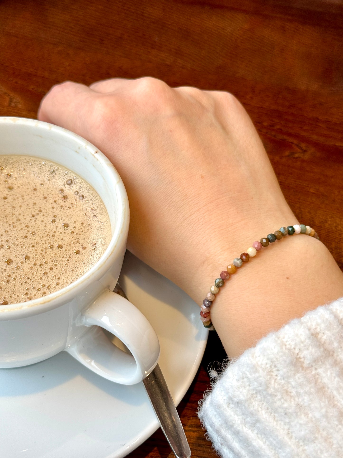 Jaspis-Armband mit 18k vergoldeten Details – handgefertigt