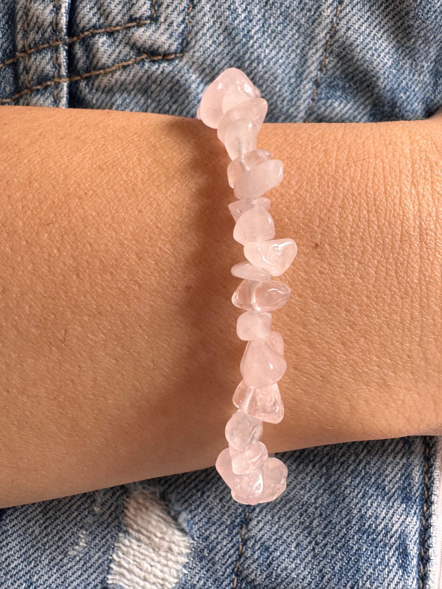Rose Quartz Pearl Bracelet – zartes Armband mit Rosenquarz-Splittersteinen, Süßwasserperlen & Gold