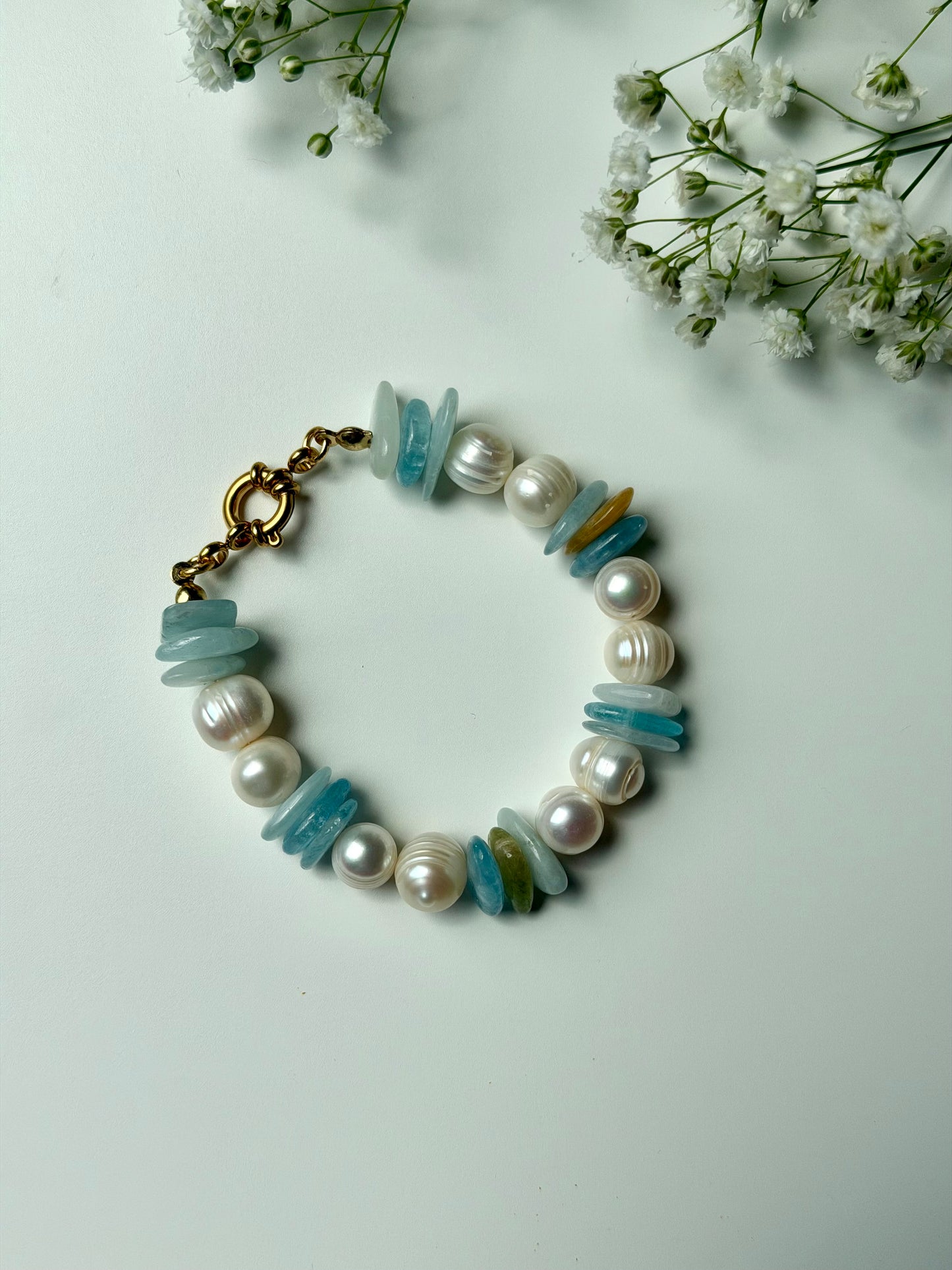 Sea Breeze Armband mit Süßwasserperlen & Aquamarin – handgefertigt