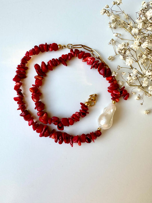 Coral Bloom – Red coral necklace with baroque pearl & gold-plated details – handmade