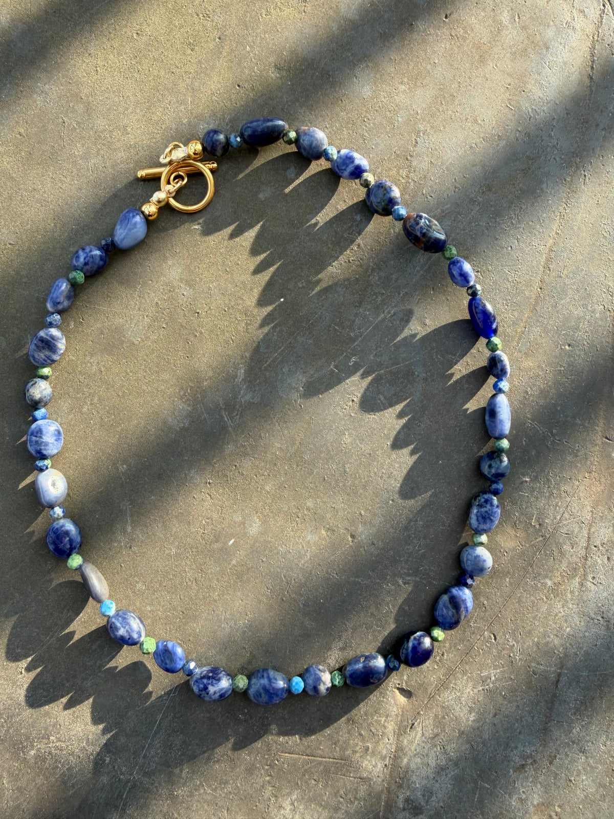 Blue Depths – Halskette mit Sodalith und Lapislazuli – Ansicht 6