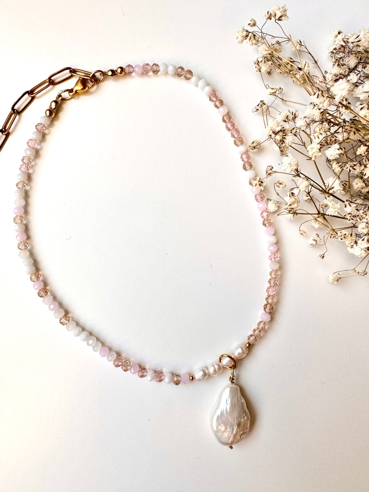Necklace in pink and cream tones with baroque pearl