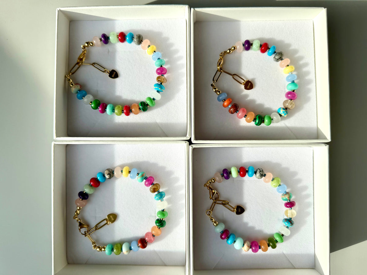 Kaleido Joy – vergoldetes Edelsteinarmband mit farbigem Steinmix – Ansicht 3