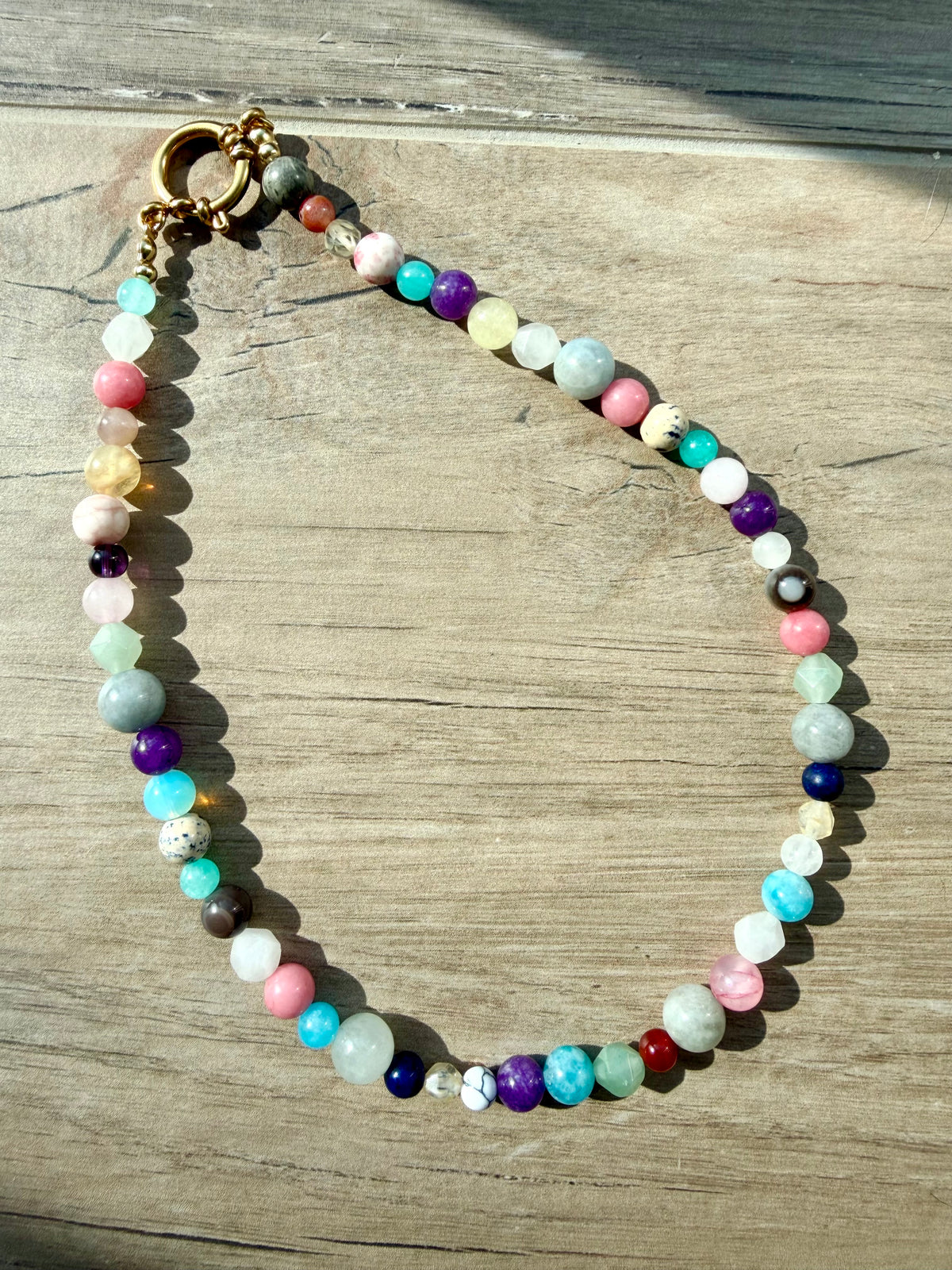 Lumi – bunte Naturstein Halskette – Ansicht 3