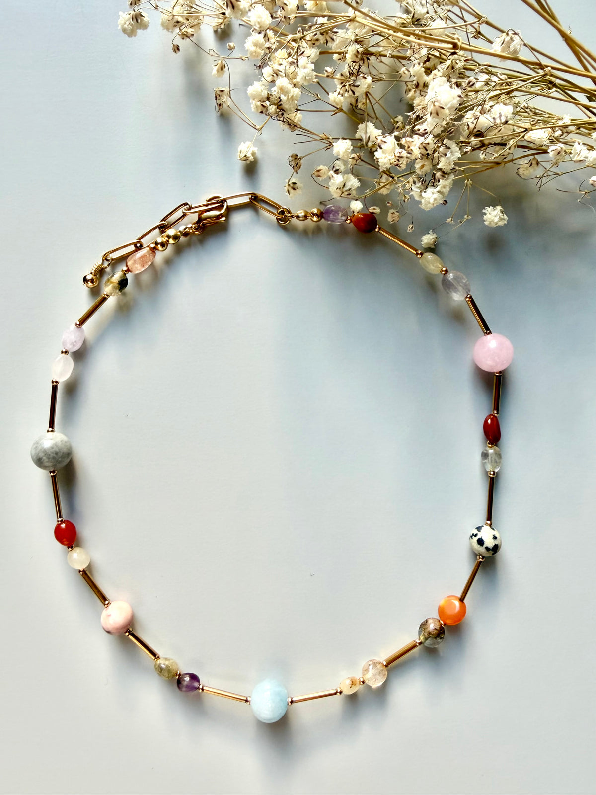Color Bliss – Halskette aus bunten Edelsteinen mit vergoldeten Details – Ansicht 8
