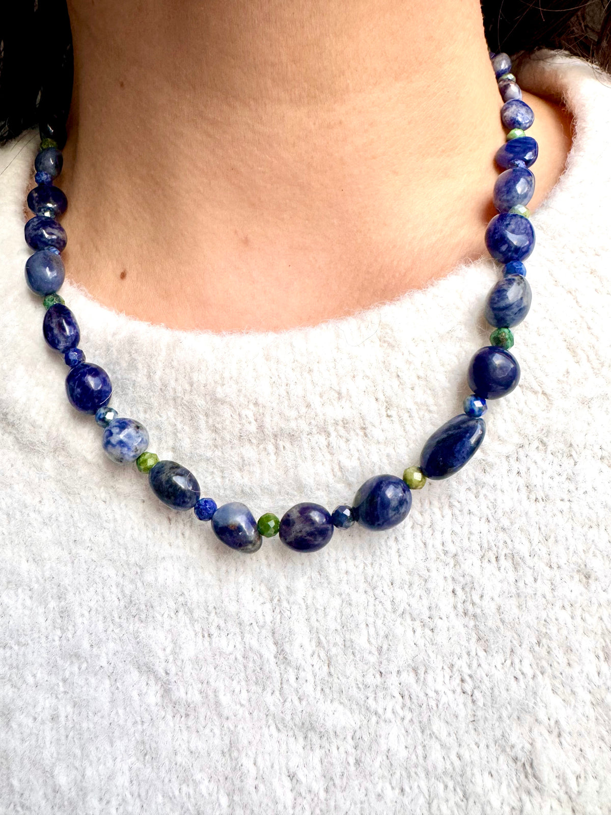 Blue Depths – Halskette mit Sodalith und Lapislazuli – Ansicht 5