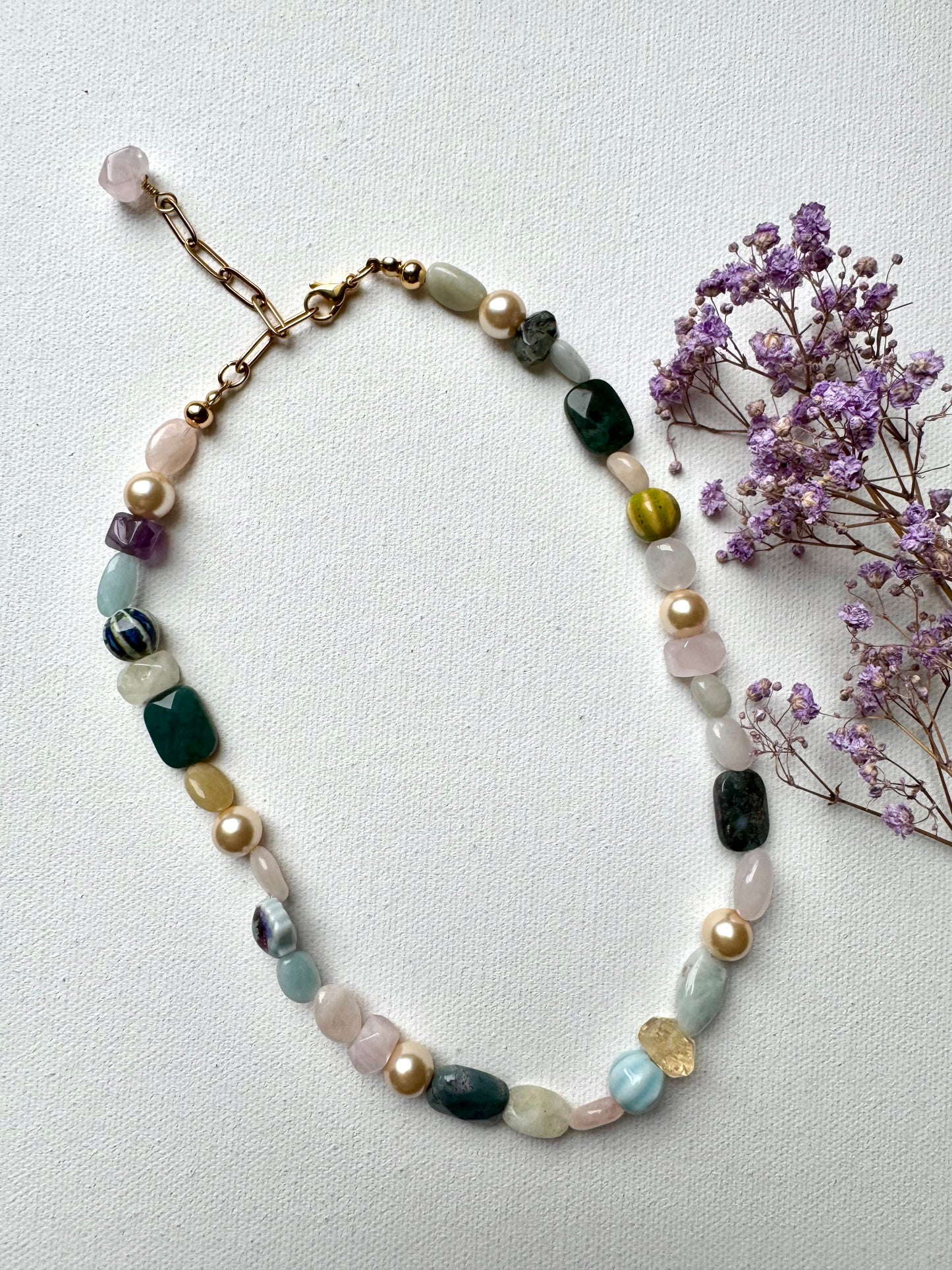 Bunte Edelsteinkette mit Keramik, Citrin, Aquamarin & vergoldeten Elementen