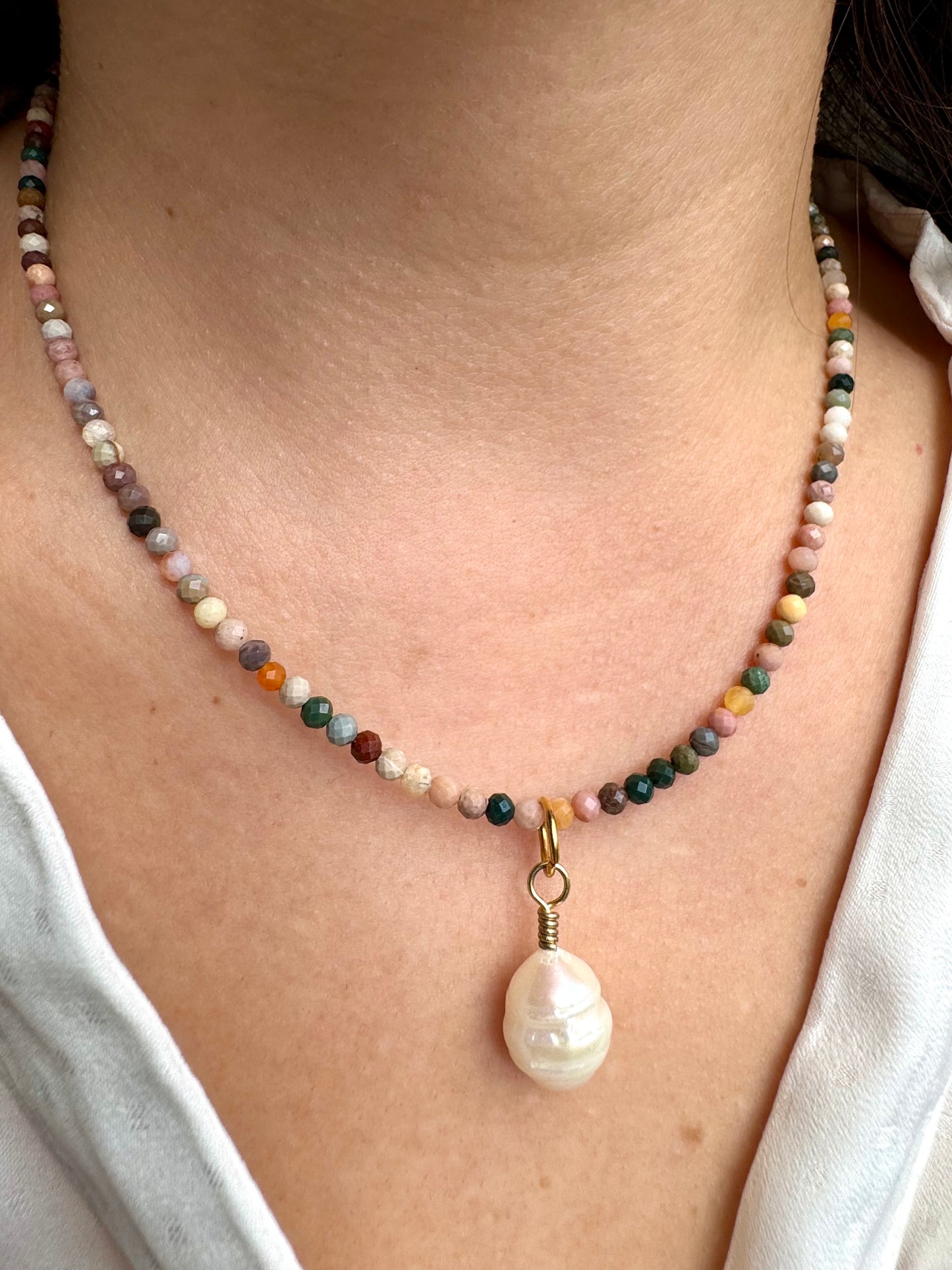 Halskette mit 3 mm Jaspis-Perlen & Barockperle