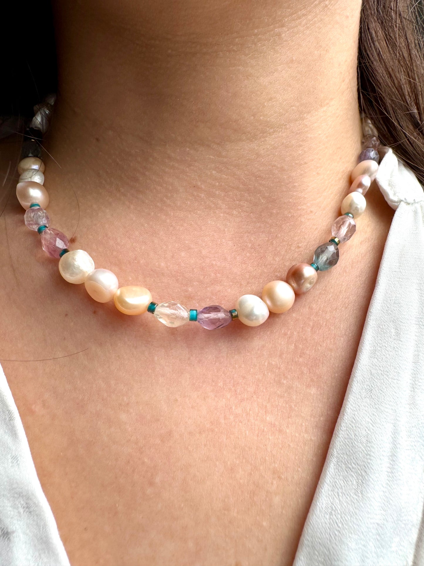Pearl & Fluorite Harmony Necklace“ – Halskette mit Süßwasserperlen und Fluoritperlen