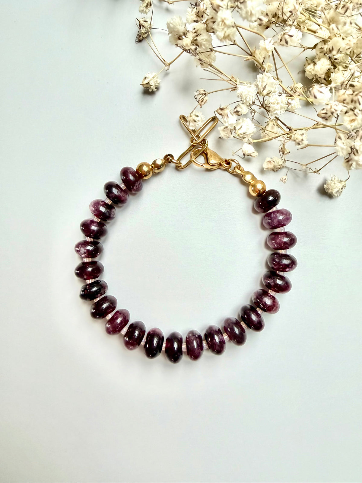 Velvet Ruby – vergoldetes Edelsteinarmband in Dunkelrot