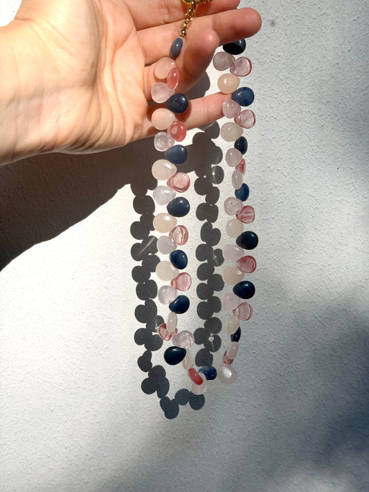 Berry Moon Halskette mit Rosenquarz, Kirschquarz & blauem Aventurin – handgefertigt