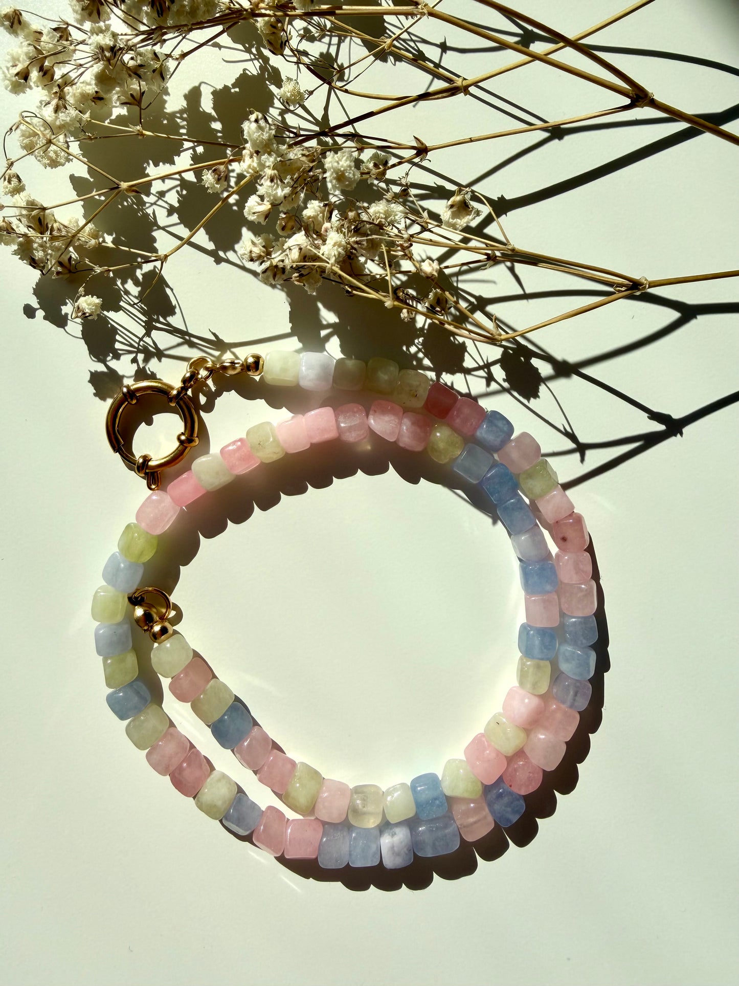 Candy Cube – Morganit Halskette mit Würfelsteinen – handgefertigt