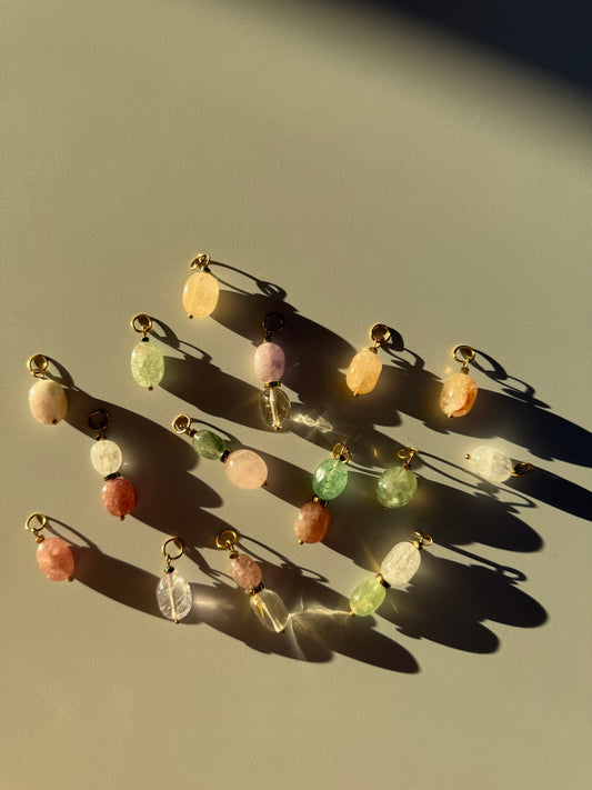 Limited Edition – Halskette mit Naturstein-Anhängern & vergoldeter Gliederkette – handgefertigt