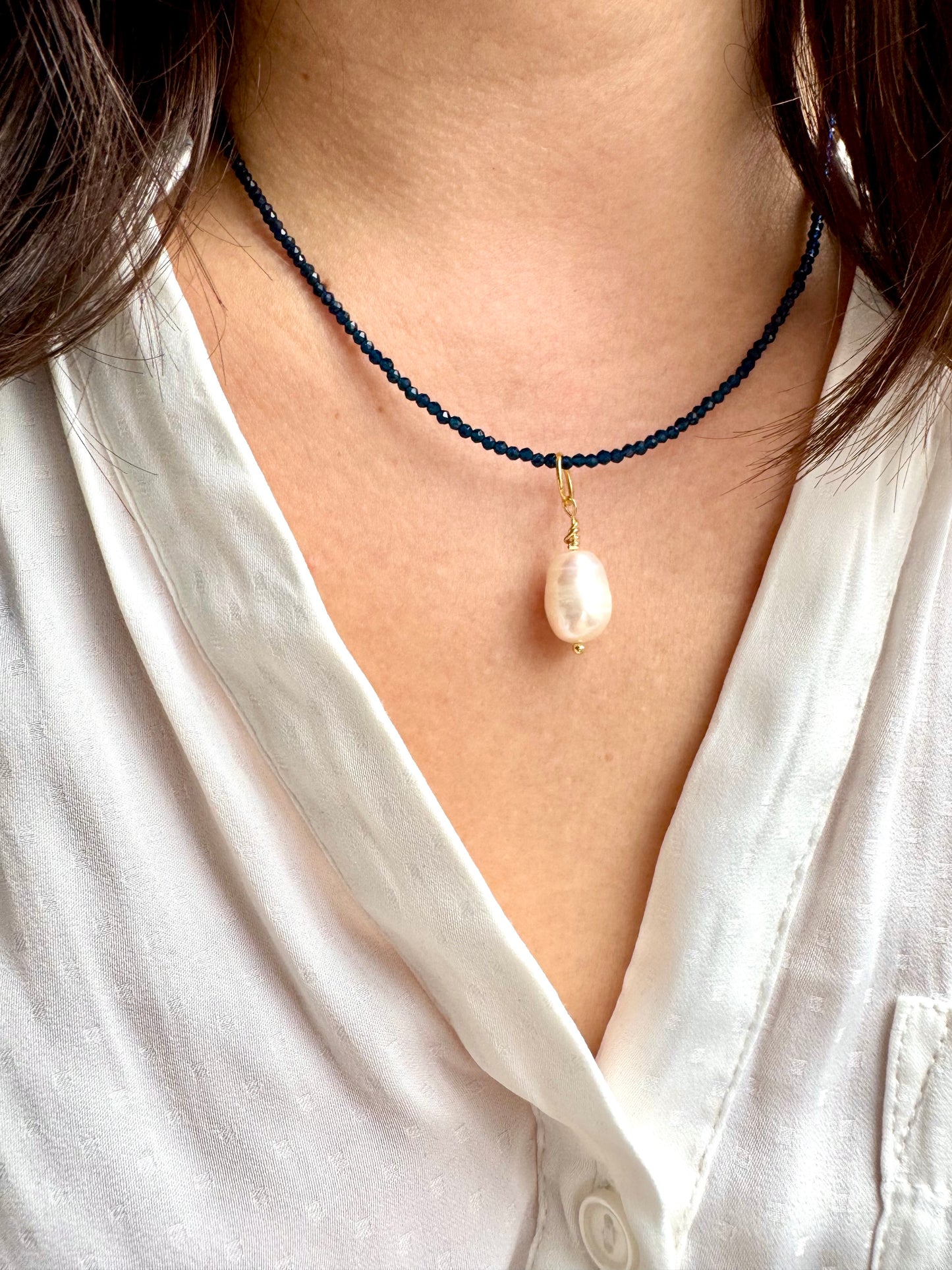 Kristall-Halskette Nachtblau • Barockperle • 18k vergoldet