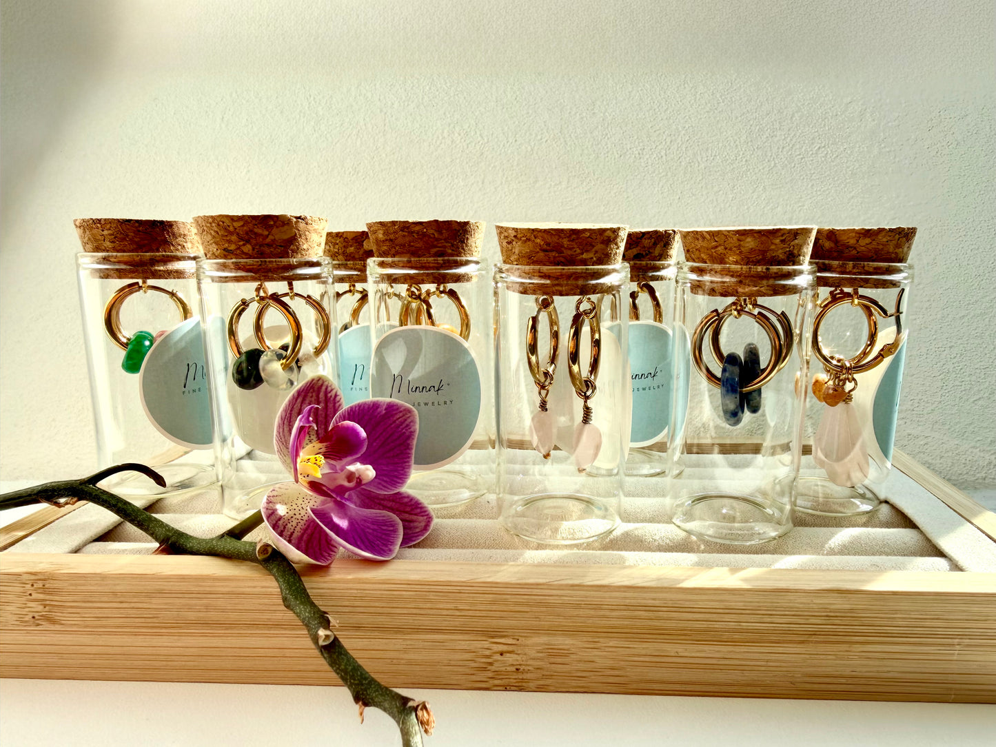 Solara Leaf – Ohrringe mit Dalmatiner Jaspis, rotem Achat & Blattdetail – handgefertigt