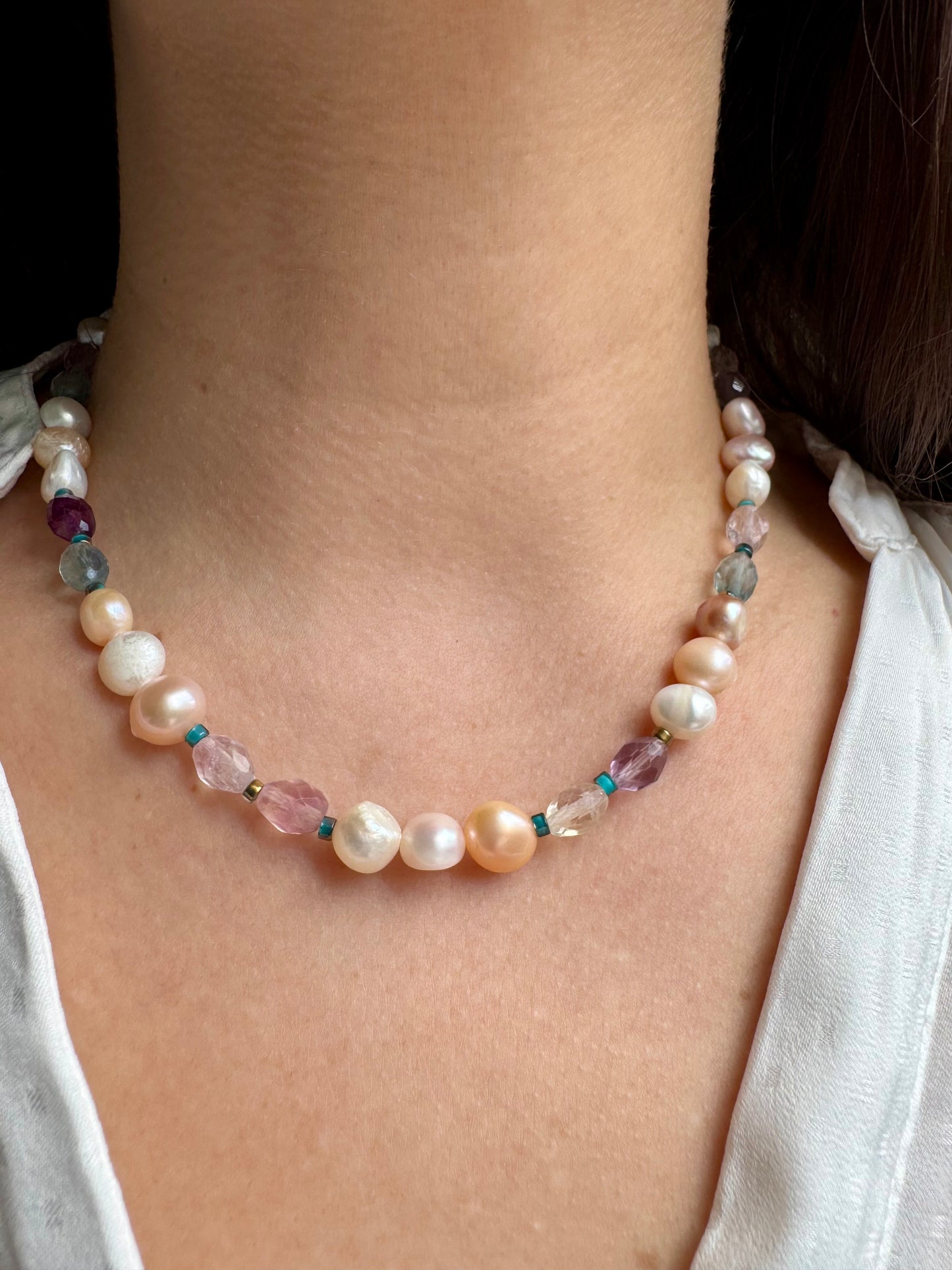 Pearl & Fluorite Harmony Necklace“ – Halskette mit Süßwasserperlen und Fluoritperlen