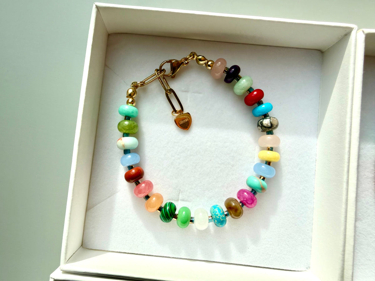 Kaleido Joy – vergoldetes Edelsteinarmband mit farbigem Steinmix