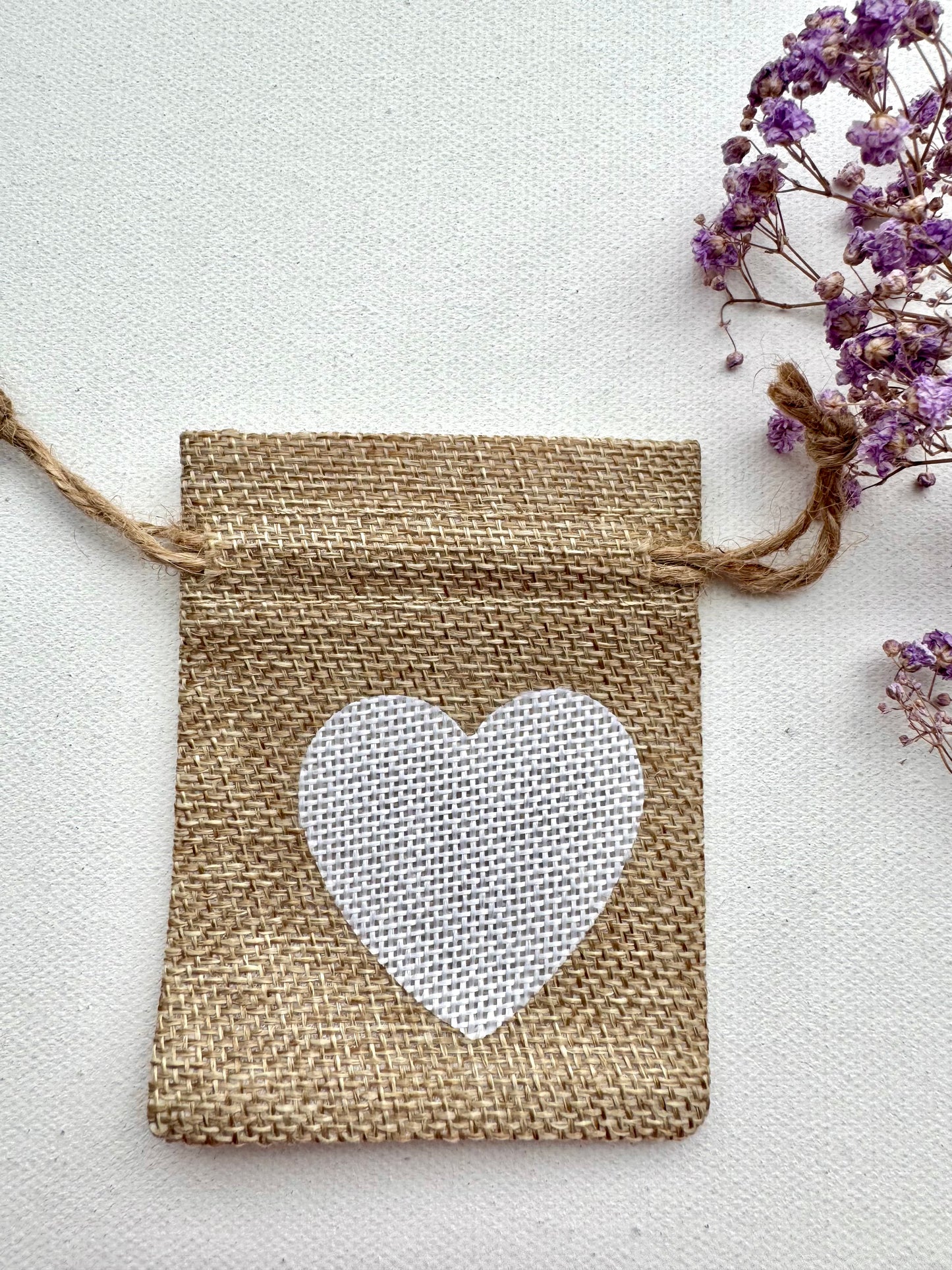 Bunte Edelsteinkette mit facettierten Rundperlen & goldenen Details