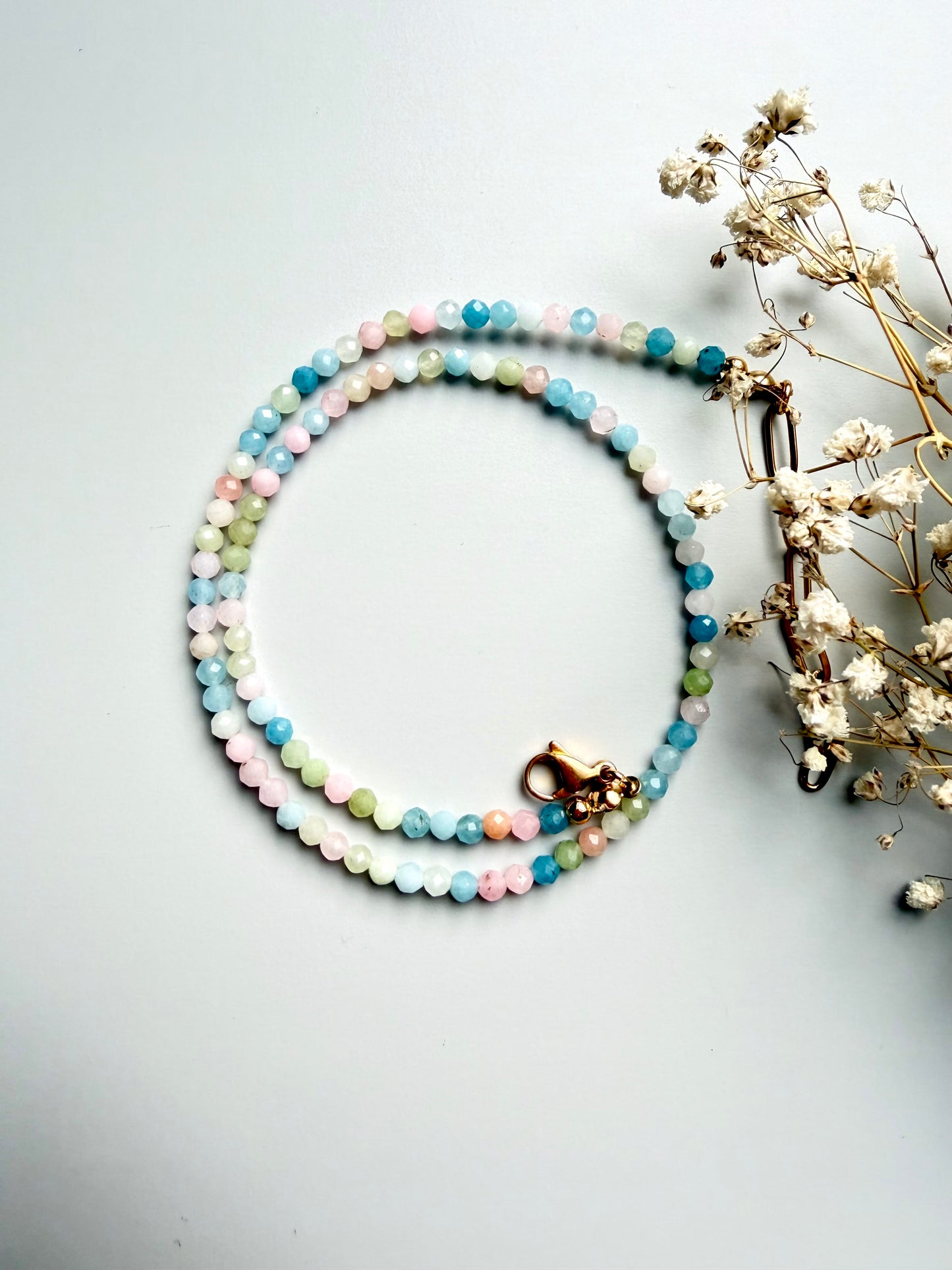 Soft Aura – Necklace made of faceted morganite stones – handmade