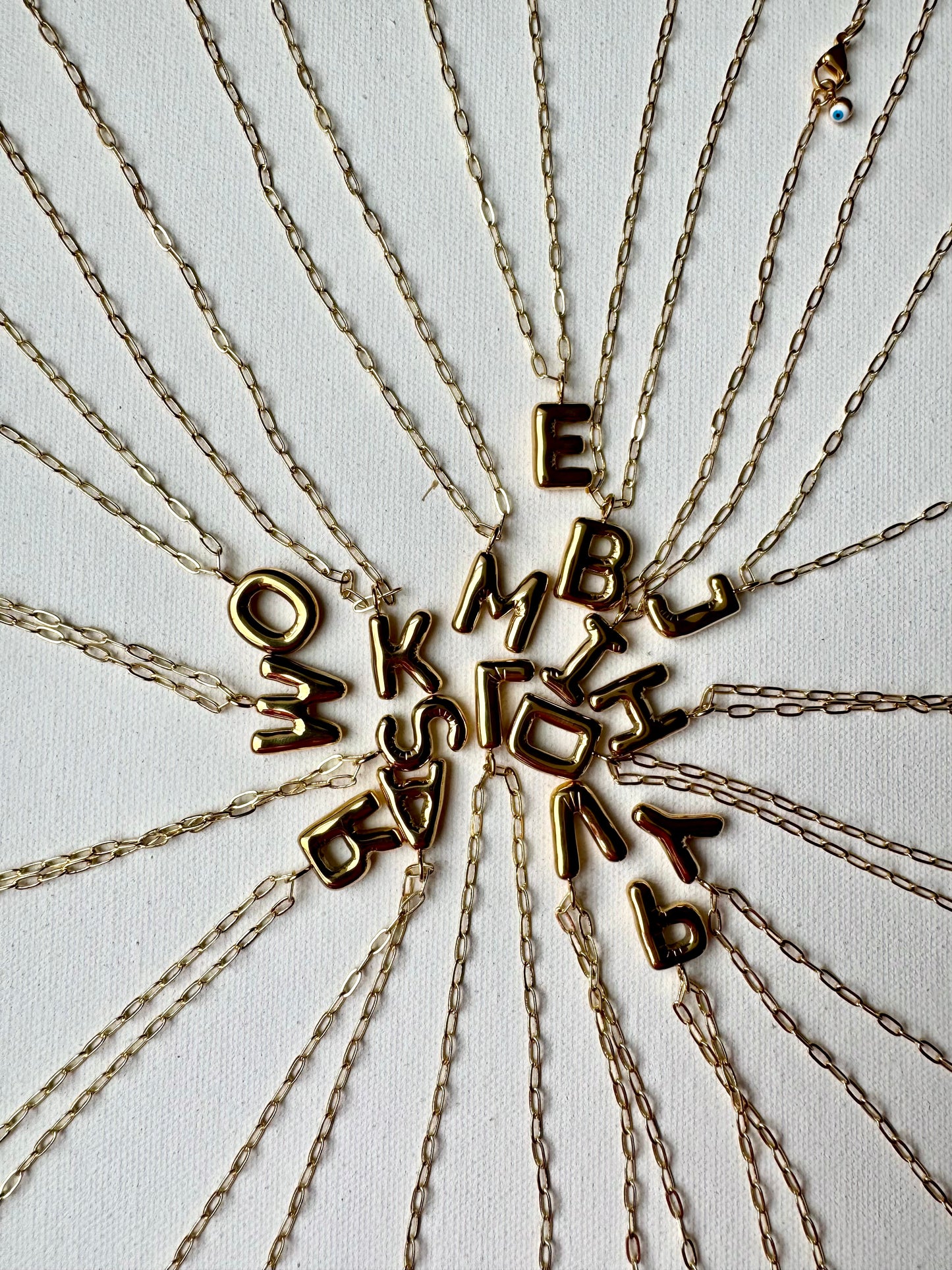 Bubble Letter Anhänger – Halskette in Ballon-Optik, handgefertigt