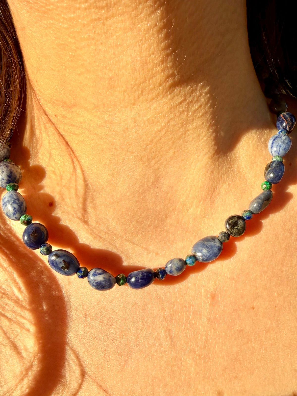 Blue Depths – Halskette mit Sodalith und Lapislazuli – Ansicht 2