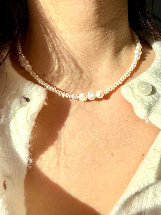Pearl Essence – Süßwasserperlen Kette mit goldener Gliederkette – handgefertigt