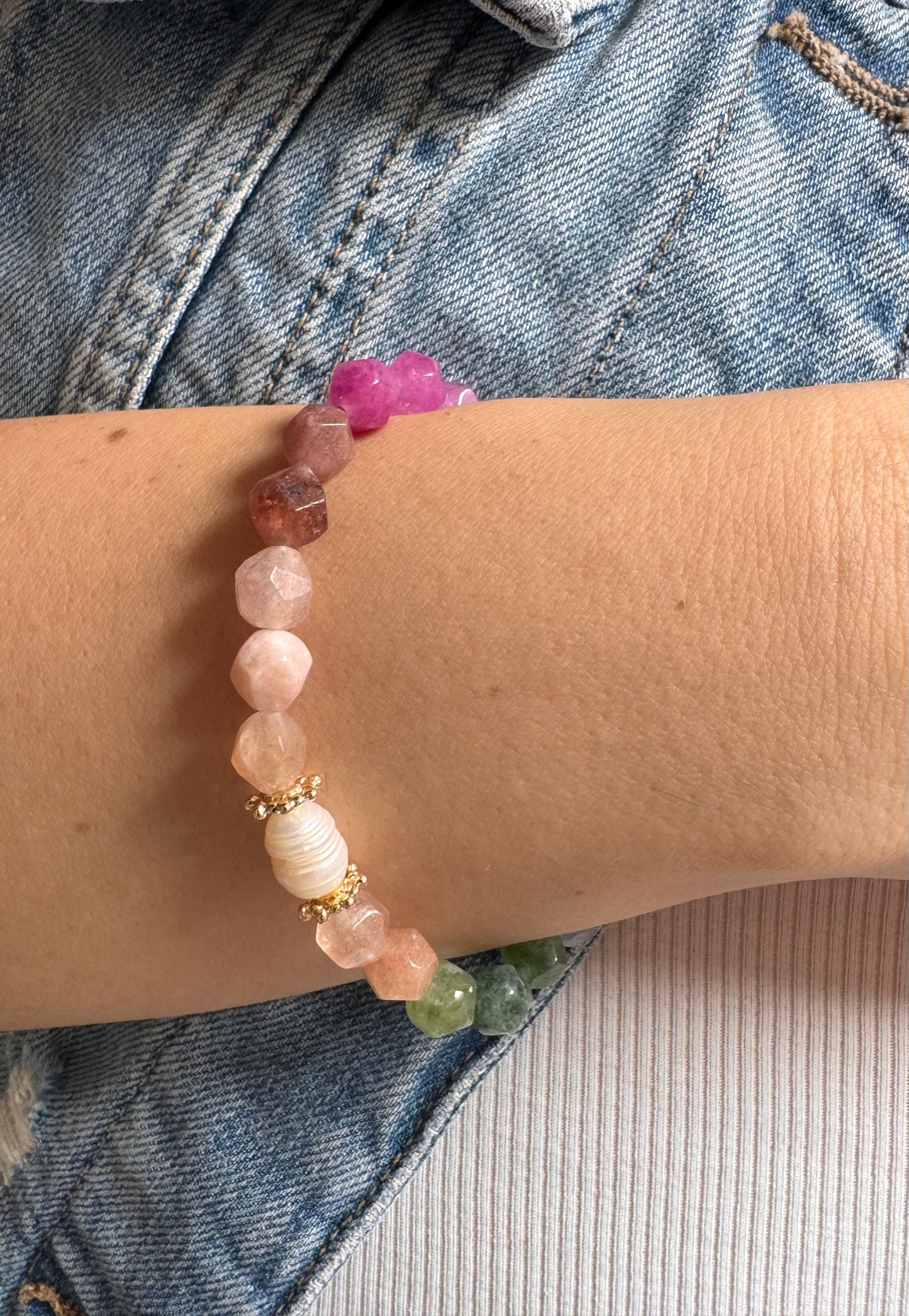 Facettiertes Edelstein-Armband in Regenbogenfarben • Süßwasserperle