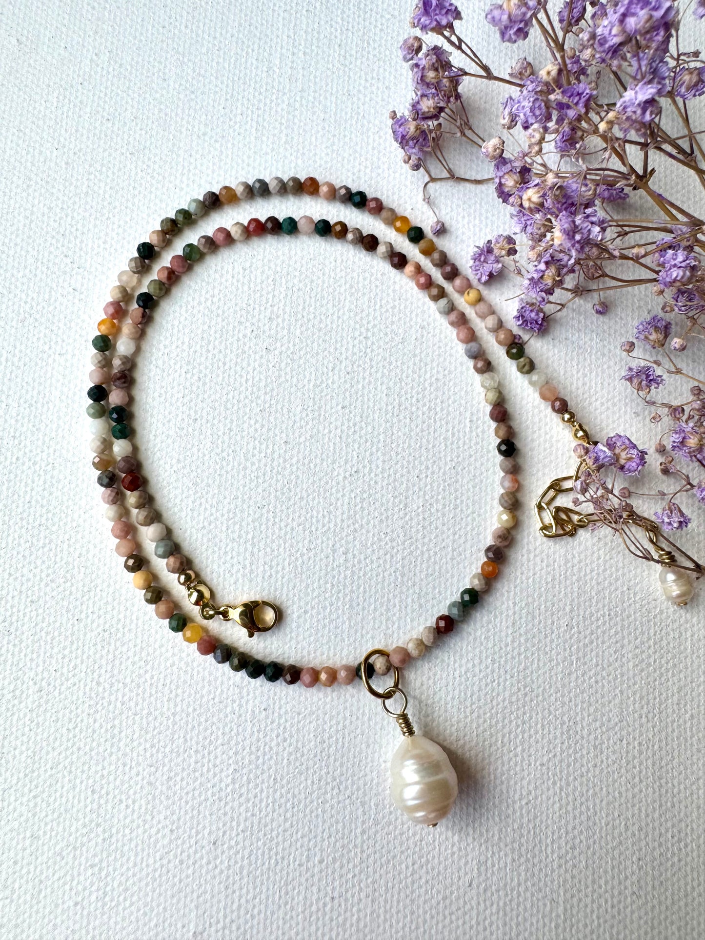 Halskette mit 3 mm Jaspis-Perlen & Barockperle