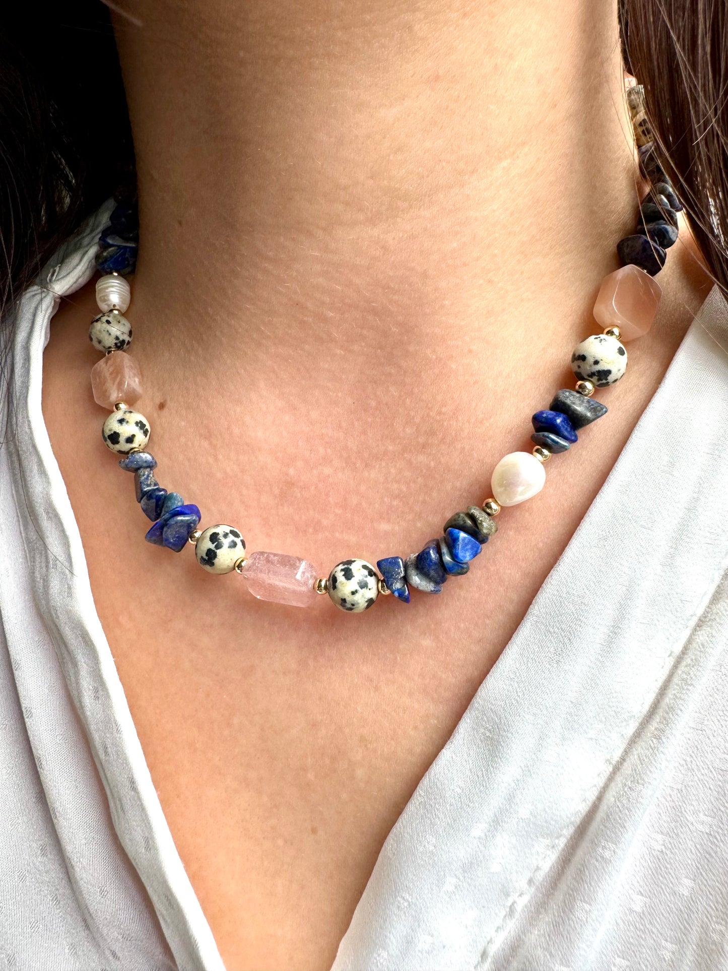 Edelstein-Halskette mit Lapislazuli, Dalmatiner-Jaspis & Rosenquarz